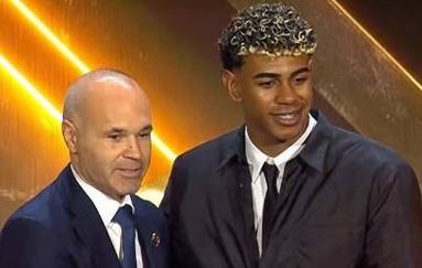 里昂15岁潜力中锋泽科维奇：崇拜哈兰德和DV9的左脚射手