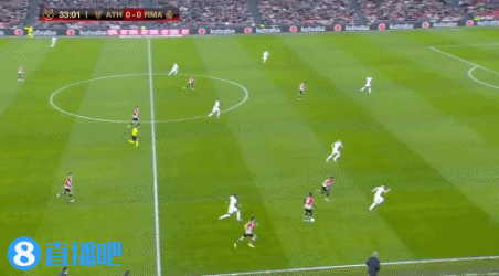 足协杯赛前举办垫场赛，张凌峰等四名成年球员对阵五十名小球员