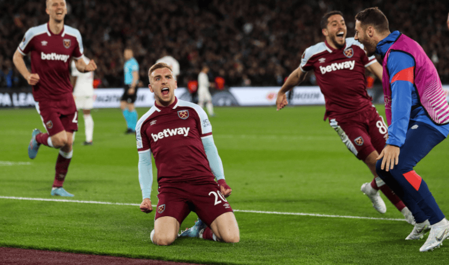 拜仁连续18场联赛每场都至少进两球，距德甲纪录只差两场