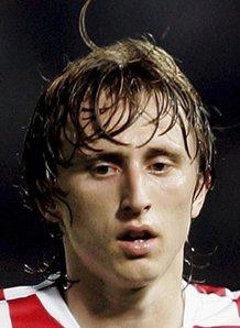 年薪2亿年薪，转会费将超过5300万！沙特不放弃萨拉赫，新月最可能出手