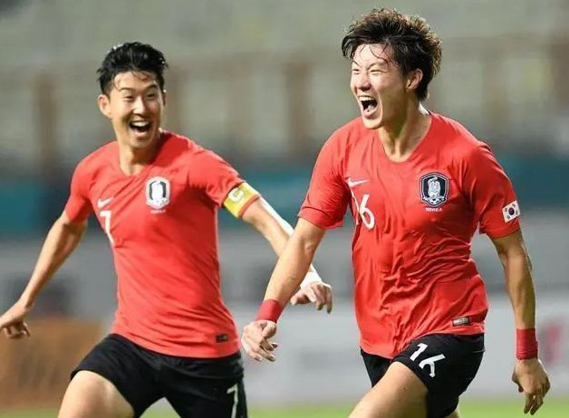 皇马0-2负塞尔塔赛后球员围攻裁判，一分钟内五黄一红